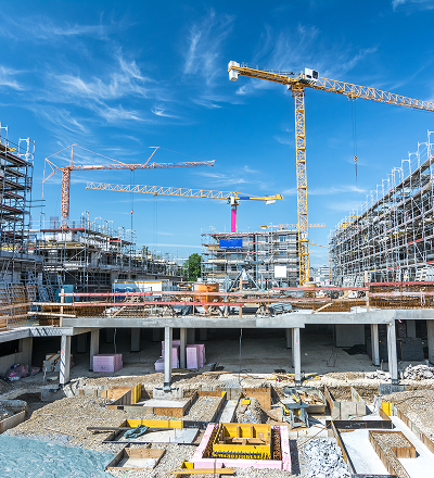 Chantier de construction avec grues