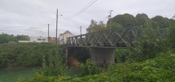 Remplacement de la passerelle enjambant le canal de Meaux à Esbly (77)