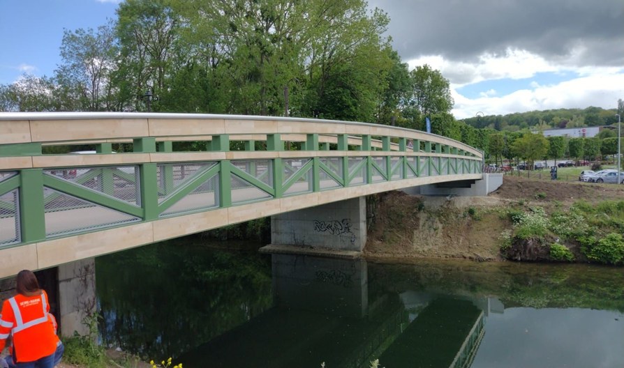 Remplacement de la passerelle enjambant le canal de Meaux à Esbly (77)